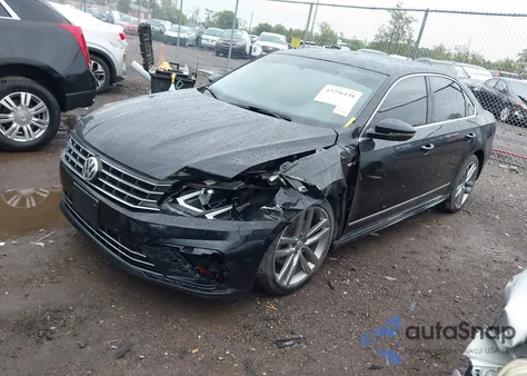 2017 Volkswagen Passat 1.8T R-Line z USA, uszkodzony, nr VIN 1VWDT7A31HC062783